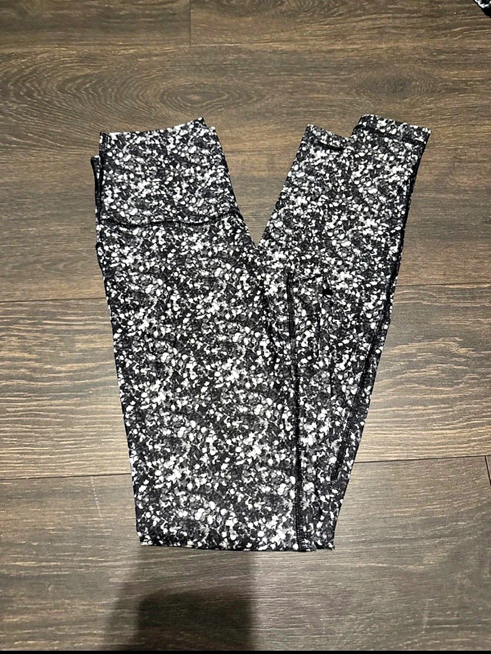 Lululemon Align Pant 25" Leggings Black & White